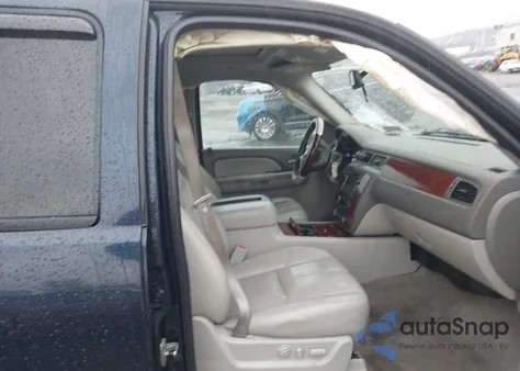 2008 Chevrolet Suburban 1500 Ltz z USA, uszkodzony, nr VIN 3GNFK16388G193461